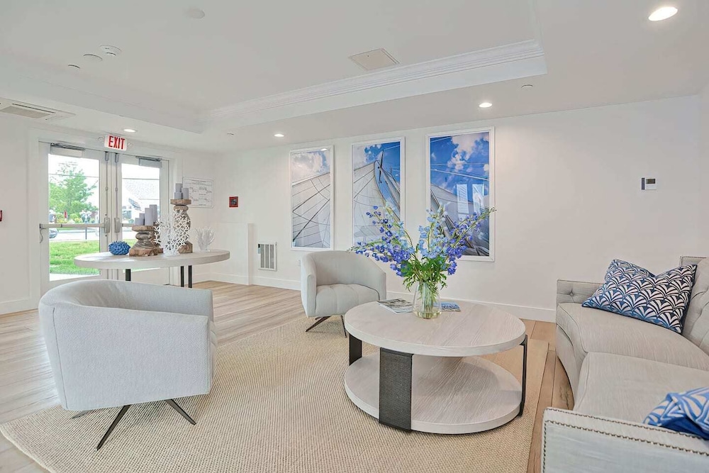 harbourtown suites luxury condo