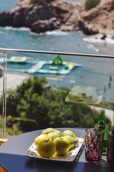 mira mare luxury residence