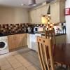 central 2 bed apartment above great derry pub