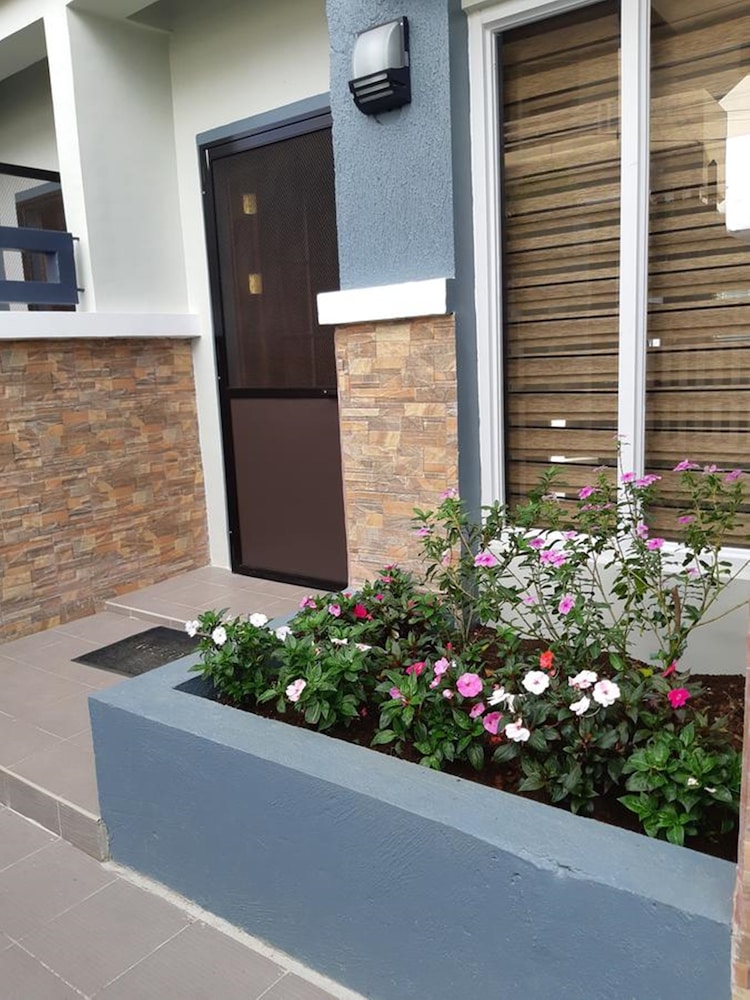 restful 3br hillside duplex