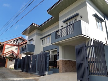 restful 3br hillside duplex