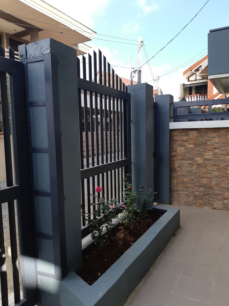 restful 3br hillside duplex