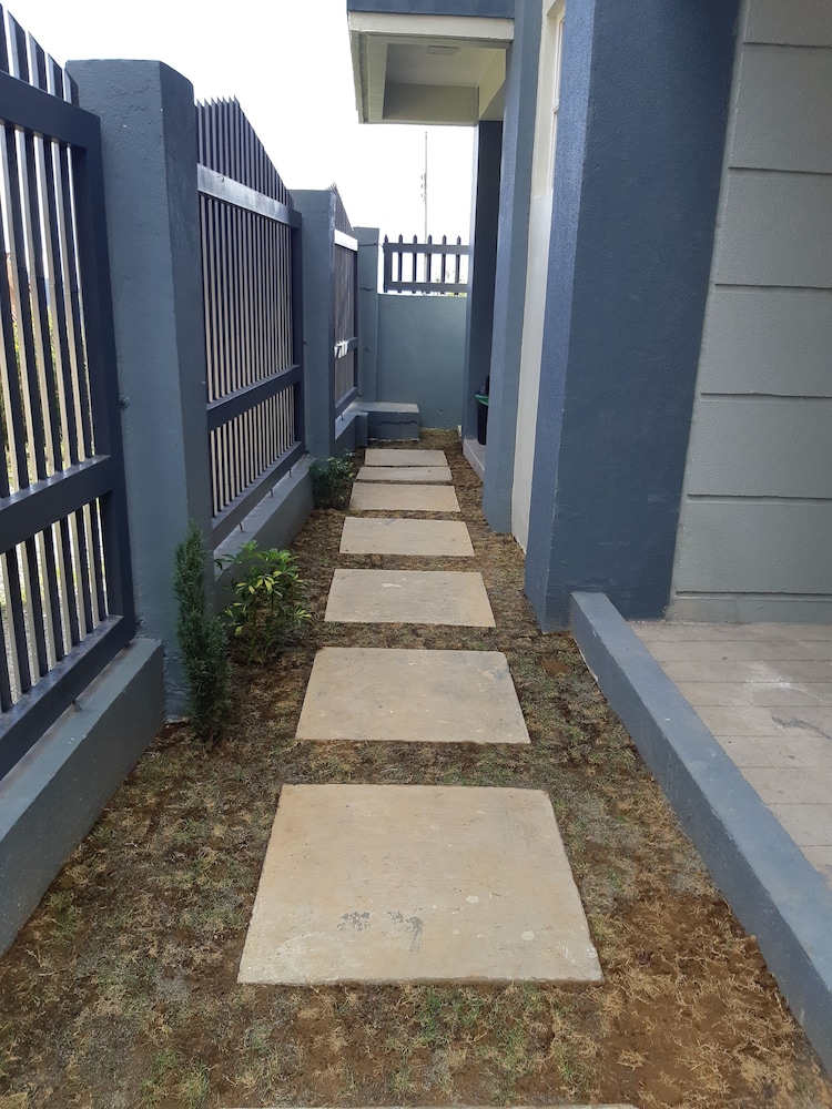 restful 3br hillside duplex