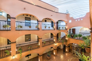 hotel la abadia tradicional