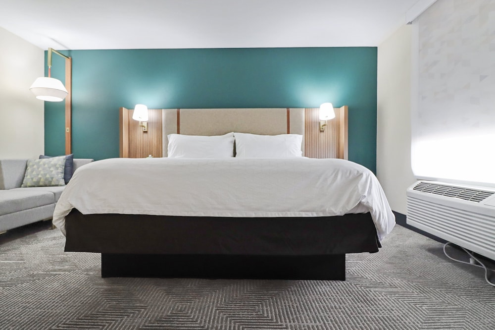 holiday inn quincy east by ihg