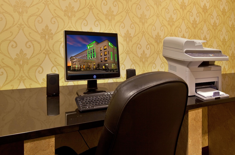 holiday inn quincy east by ihg