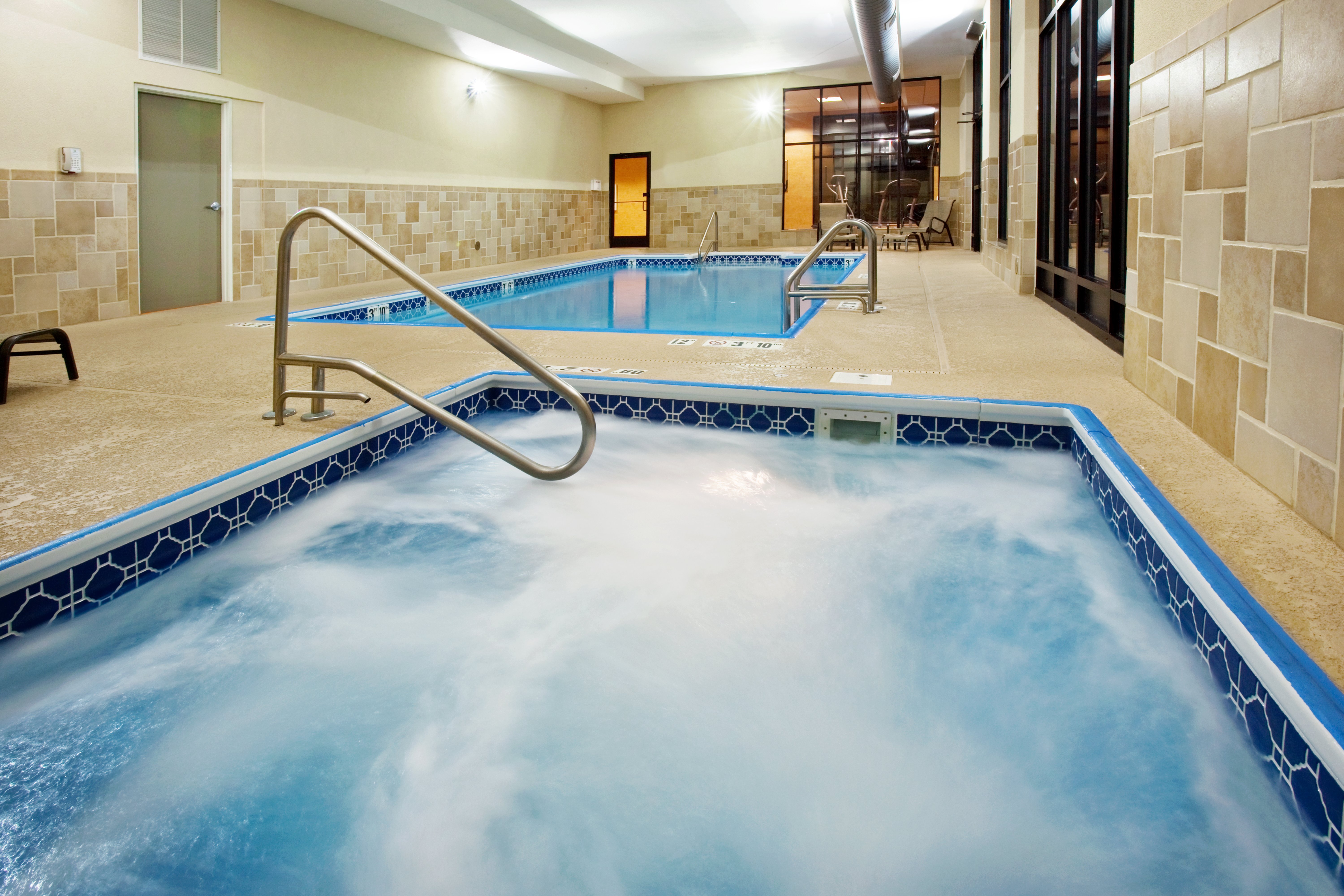 holiday inn quincy east by ihg