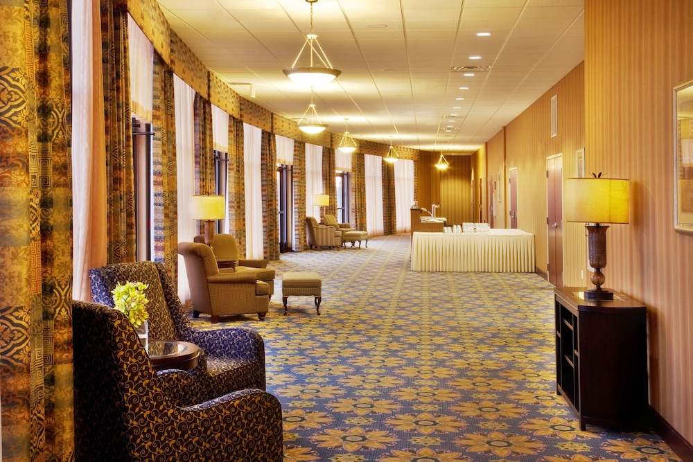 holiday inn quincy east by ihg