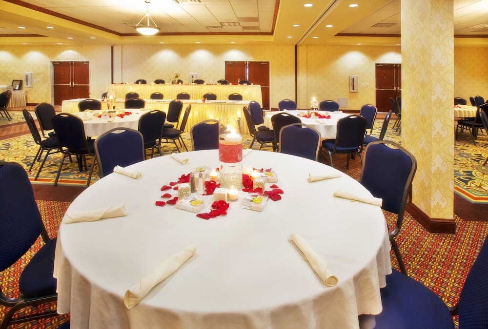 holiday inn quincy east by ihg