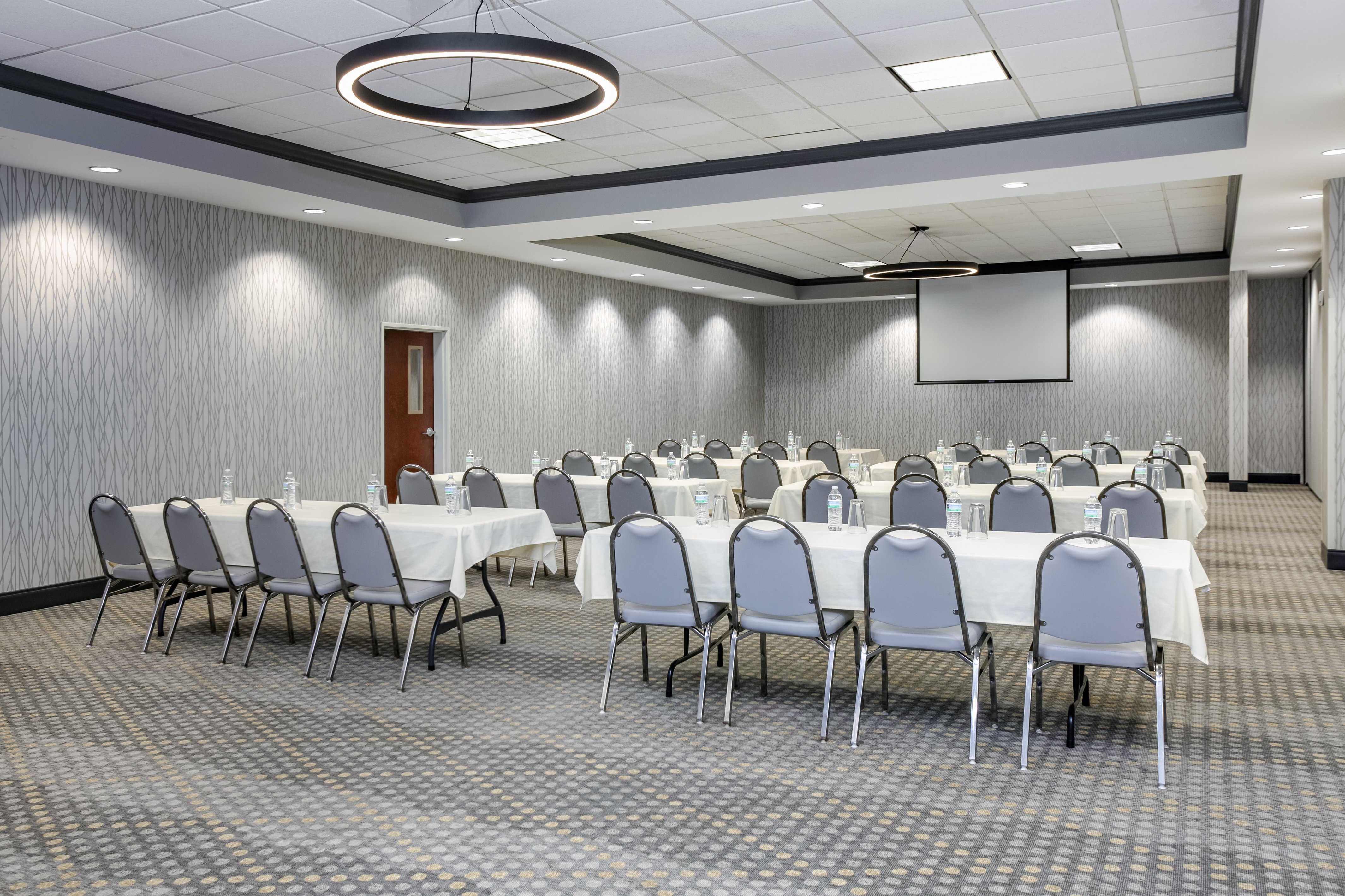 holiday inn quincy east by ihg