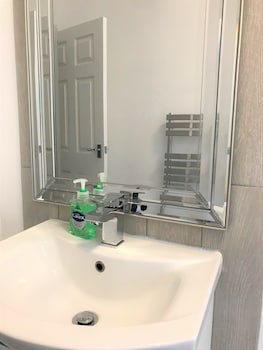 central wigan welcoming townhouse sleeps up to 6