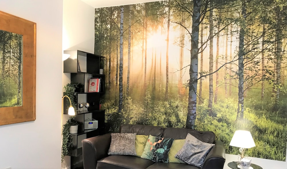 central wigan welcoming townhouse sleeps up to 6