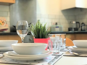 central wigan welcoming townhouse sleeps up to 6