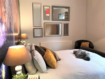 central wigan welcoming townhouse sleeps up to 6