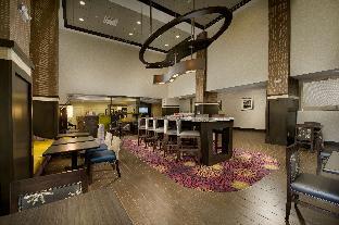 hampton inn and suites buffalo airport