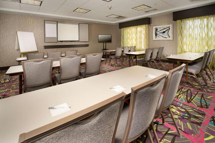 hampton inn and suites buffalo airport