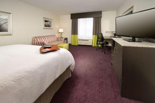 hampton inn and suites buffalo airport