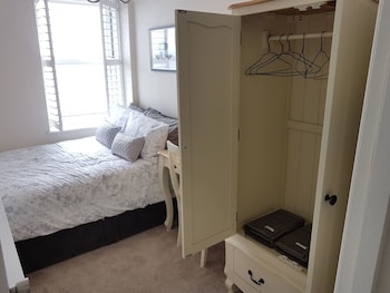 Prime Seafront Location Direct Sea Views & Parking,,0 star
