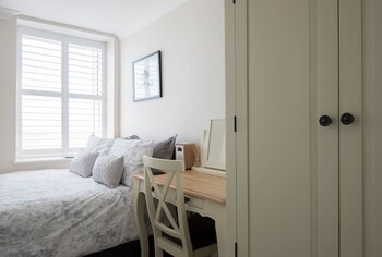Prime Seafront Location Direct Sea Views & Parking,,0 star