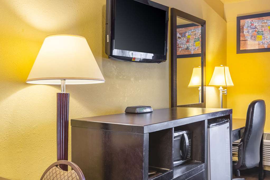 econo lodge clarks summit