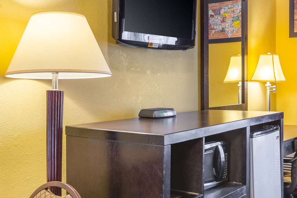 econo lodge clarks summit