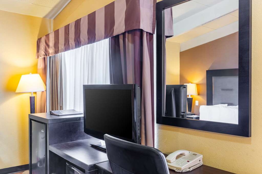 econo lodge clarks summit