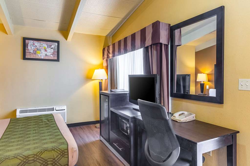 econo lodge clarks summit