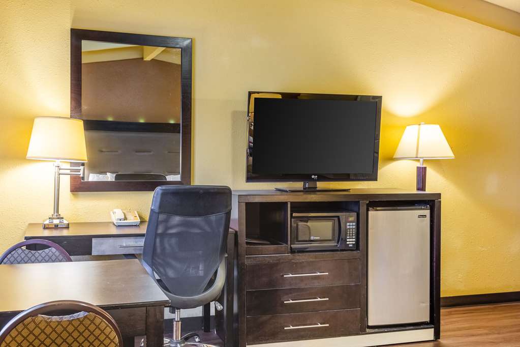 econo lodge clarks summit