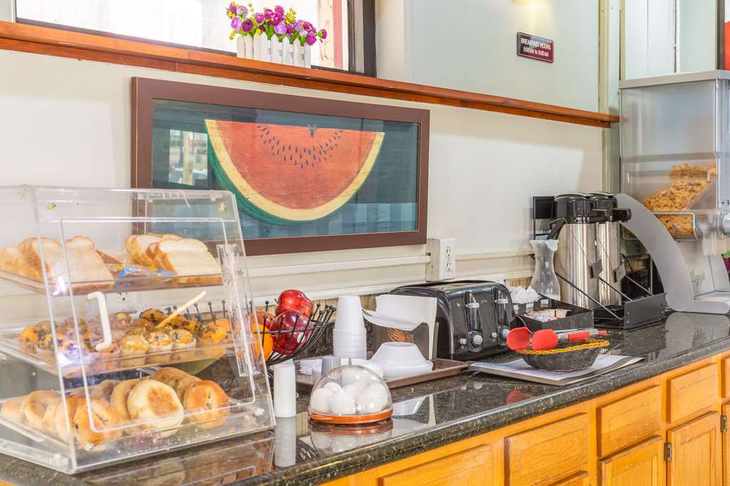 econo lodge clarks summit