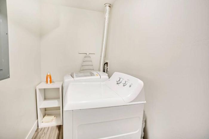 new furnished 2bd apt great for long stays