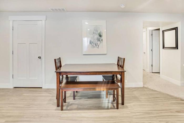 new furnished 2bd apt great for long stays