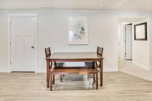 new furnished 2bd apt great for long stays