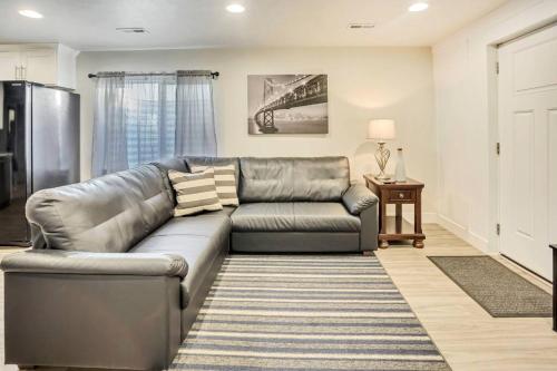 new furnished 2bd apt great for long stays