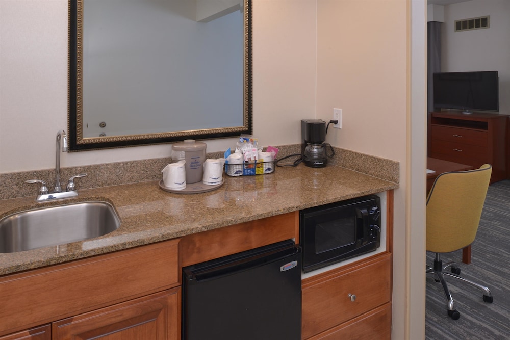 hampton inn and suites bakersfield north airport