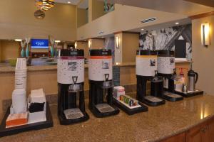 hampton inn and suites bakersfield north airport