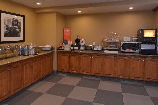 hampton inn and suites bakersfield north airport