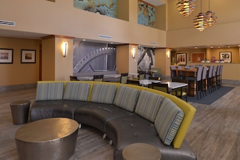 Hampton Inn & Suites Bakersfield North-Airport,California>>Bakersfield,3 star