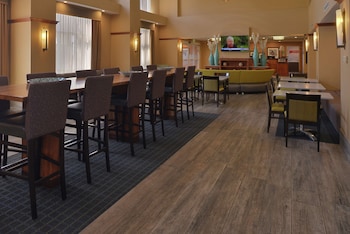 Hampton Inn & Suites Bakersfield North-Airport,California>>Bakersfield,3 star