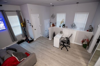 Pet Friendly Modern Zen Studio Retreat W Hot Tub Home,,3 star