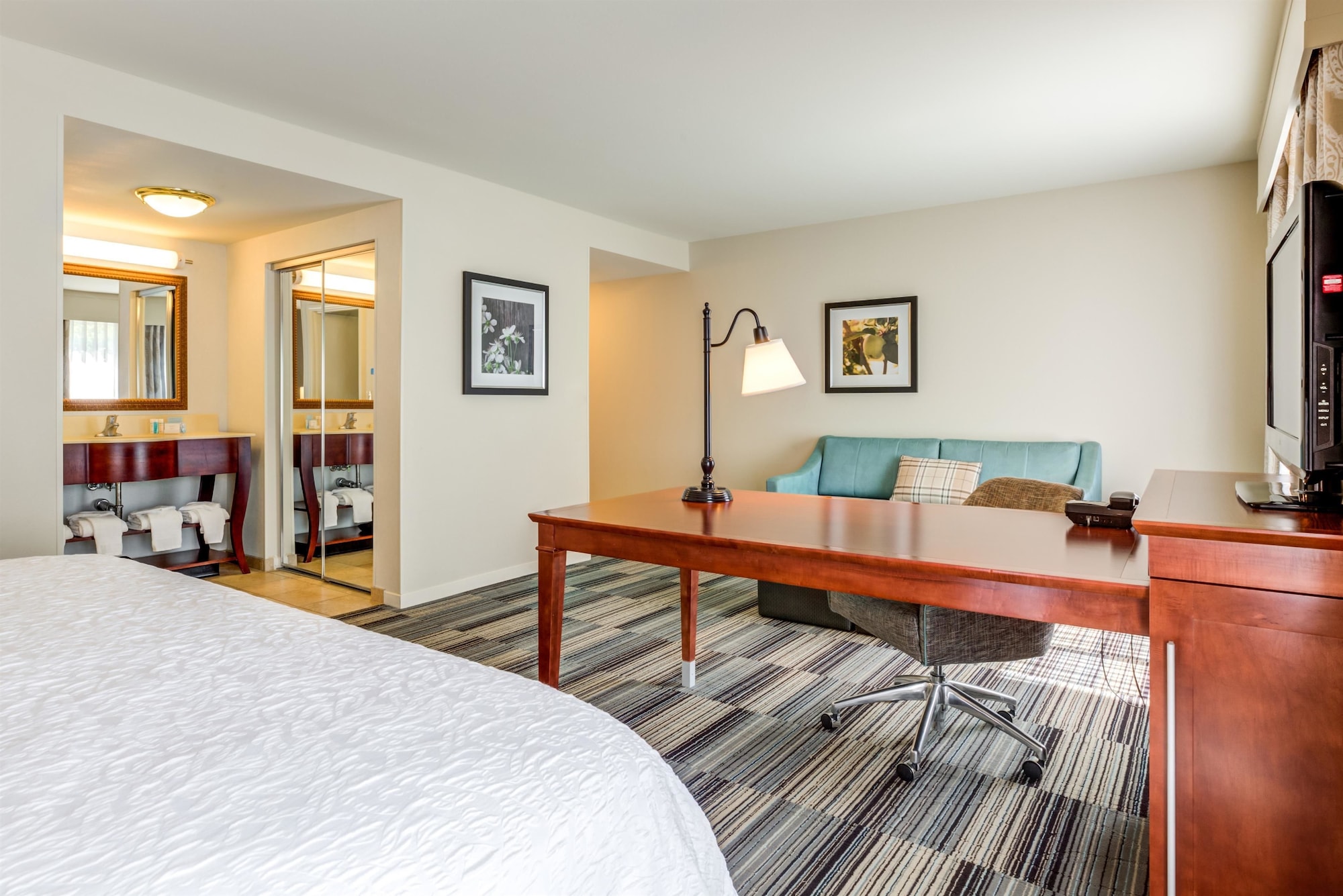 hampton inn and suites westford chelmsford