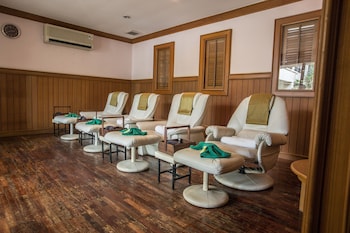 maneechan resort and sport club