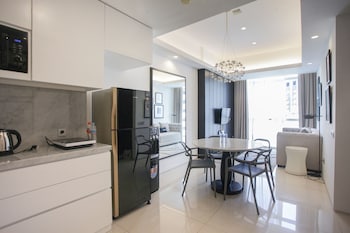 premium 2br apartment near marvell city mall at the linden