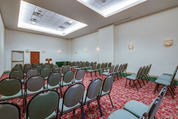 Holiday Inn Express Hotel & Suites Greensboro-East By Ihg,Mcleansville>>Greensboro,3 star