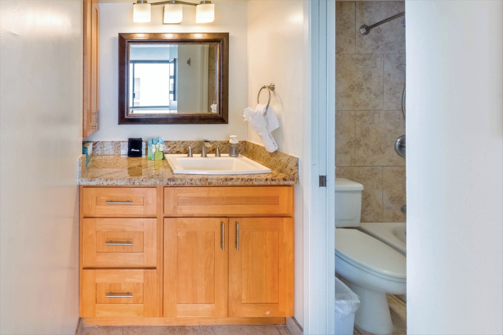 waikiki banyan condo with panoramic 37th floor ocean views 1 bedroom condo by redawning