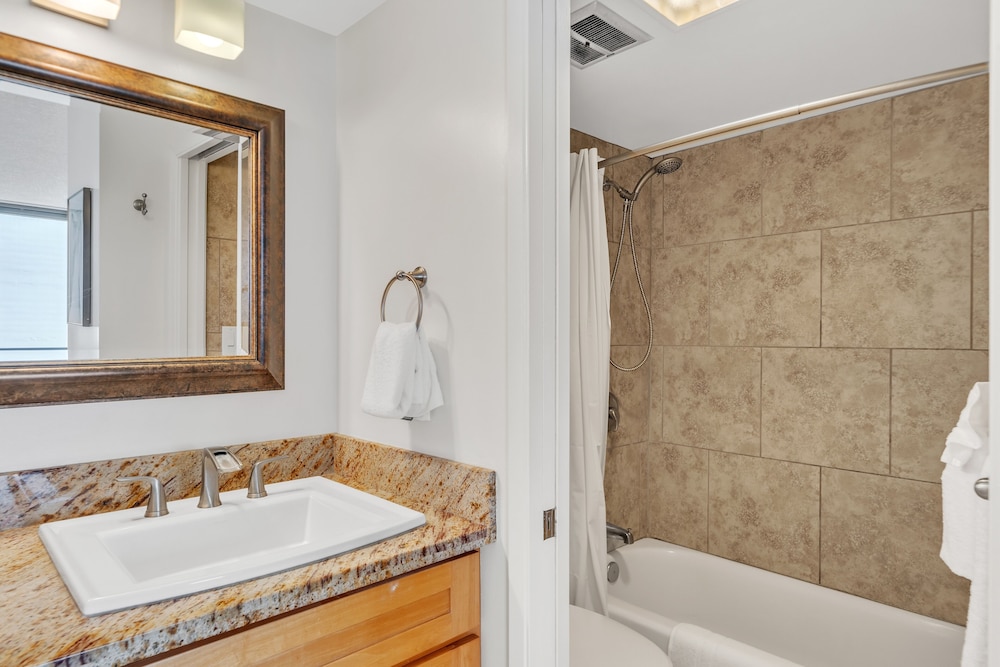 waikiki banyan condo with panoramic 37th floor ocean views 1 bedroom condo by redawning