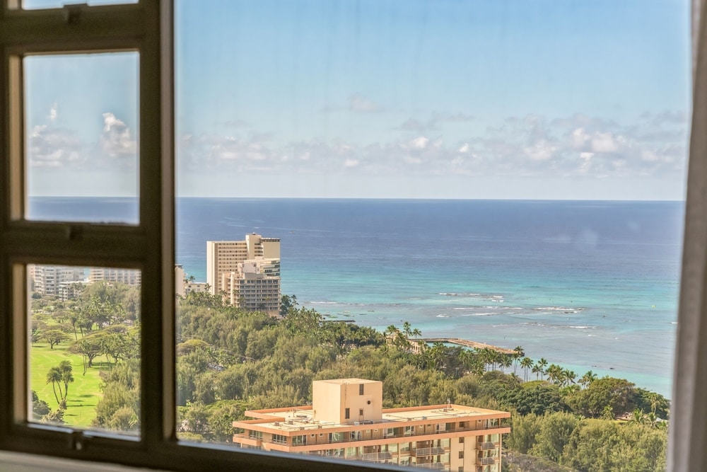 waikiki banyan condo with panoramic 37th floor ocean views 1 bedroom condo by redawning