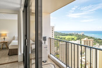 waikiki banyan condo with panoramic 37th floor ocean views 1 bedroom condo by redawning