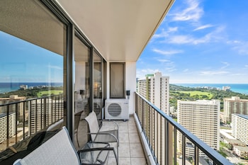 waikiki banyan condo with panoramic 37th floor ocean views 1 bedroom condo by redawning