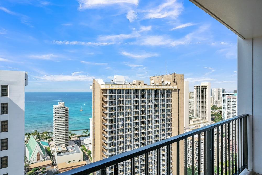waikiki banyan condo with panoramic 37th floor ocean views 1 bedroom condo by redawning