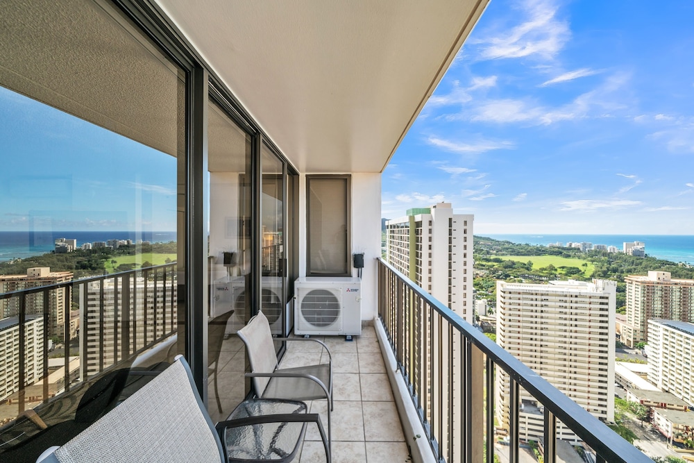 waikiki banyan condo with panoramic 37th floor ocean views 1 bedroom condo by redawning